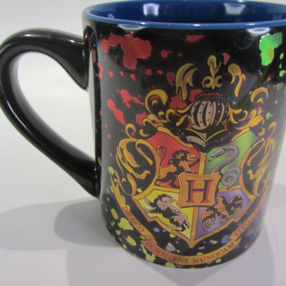 Harry Potter Mug Iridescent Hogwarts Crest Design 14oz - Picture 4 of 9